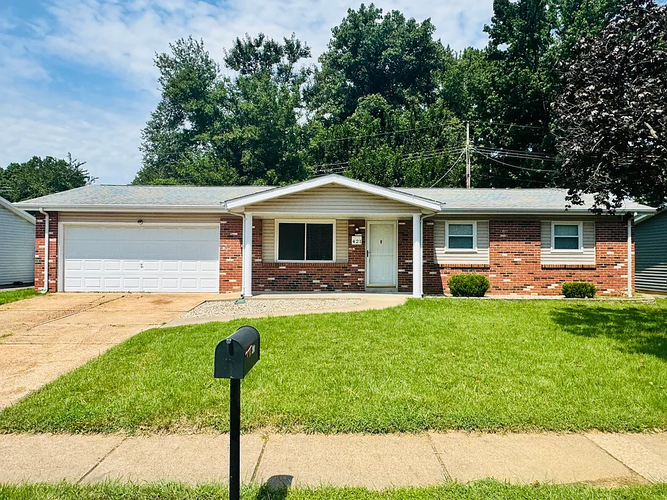421 Lee Dr