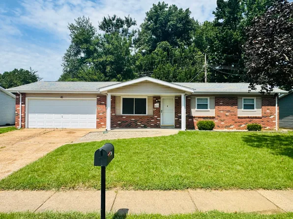 421 Lee Dr, Saint Charles, MO 63301