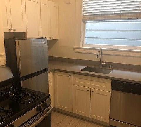 5th image of 1302 Taylor St APT 10