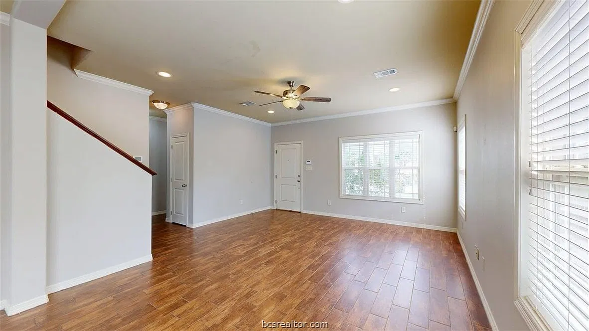 5 bed, 5.0 bath, 2216 sqft, $4,200 — Photo 3