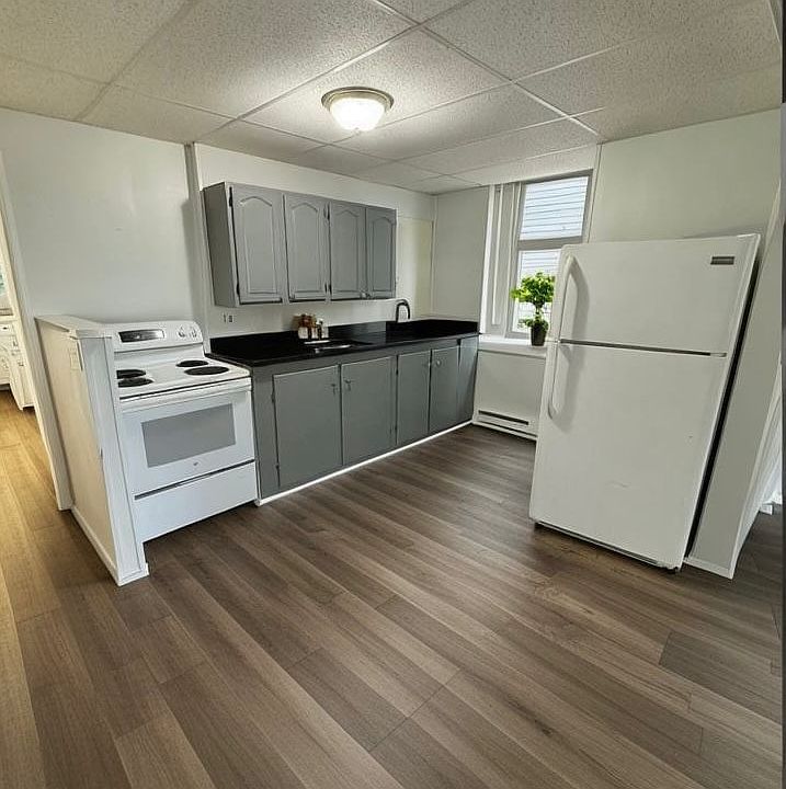 For Rent : $1225