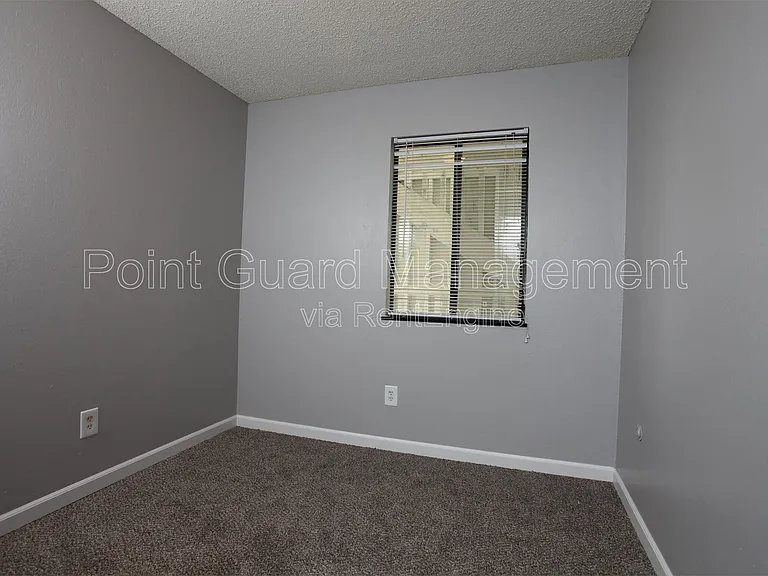 1717 N Vassar Ave — Photo 9