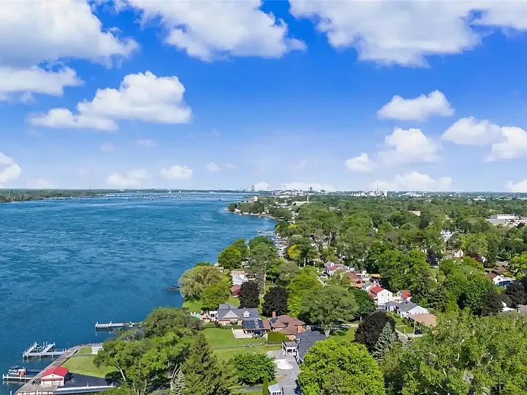 9326 Rivershore Dr — Photo 32
