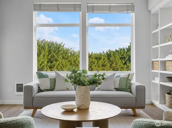 3221 SW Avalon Way #207, Seattle, WA 98126