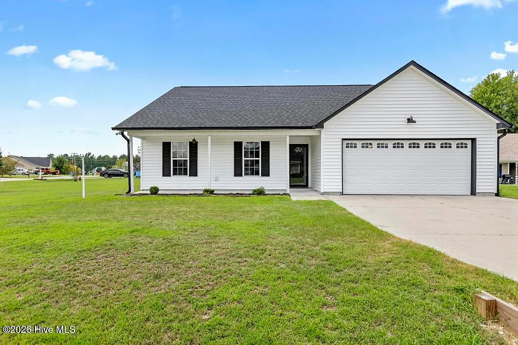 3 bed, 2.0 bath, 1355 sqft, $1,850 — Photo 1
