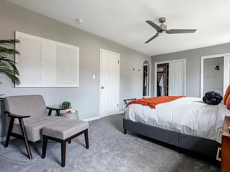 Main St — Photo 20