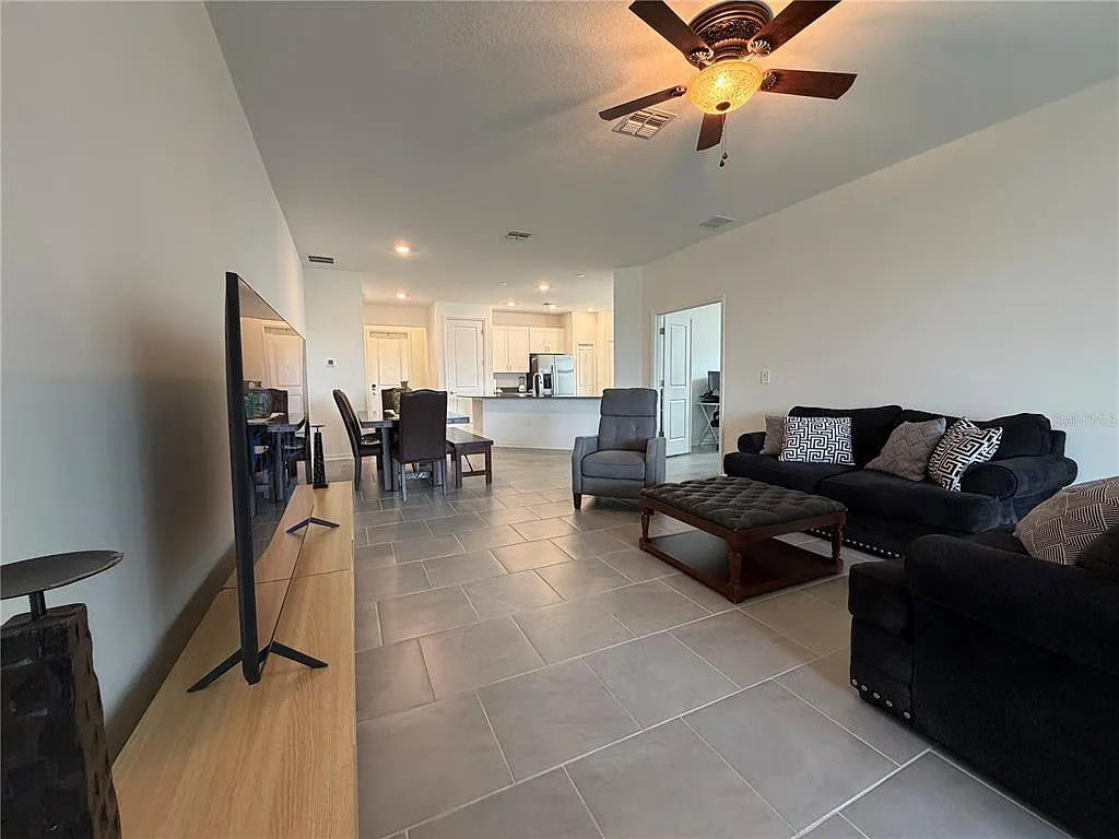 4 bed, 3.0 bath, 2080 sqft, $2,700 — Photo 4