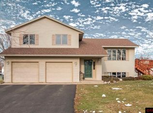 10 Valley High Ct, North Mankato, MN 56003