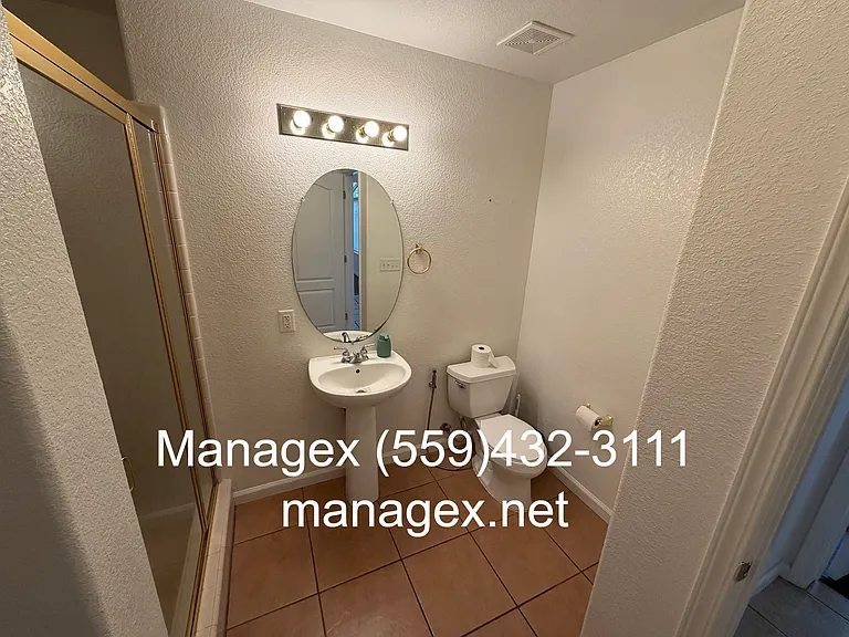 2833 E Cromwell Ave — Photo 7