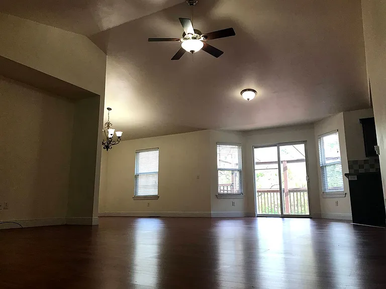 1652 W Cedar St — Photo 3