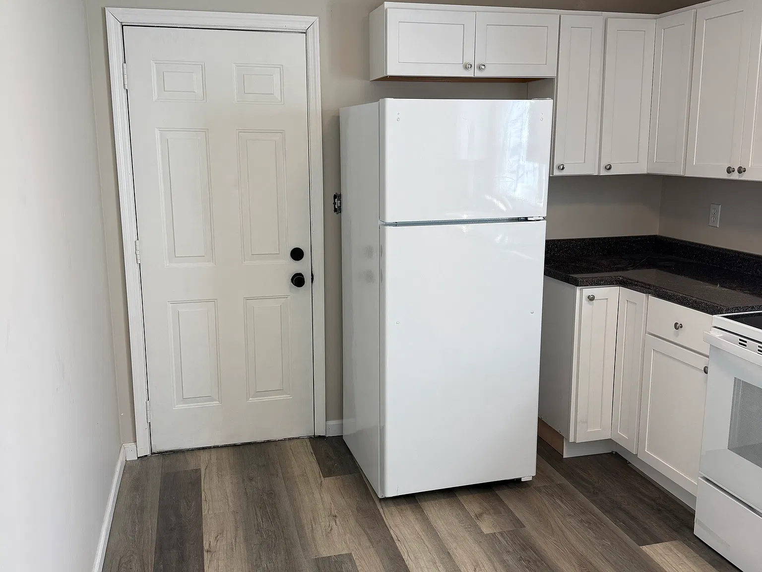 2 bed, 940 sqft, $1,750 — Photo 2