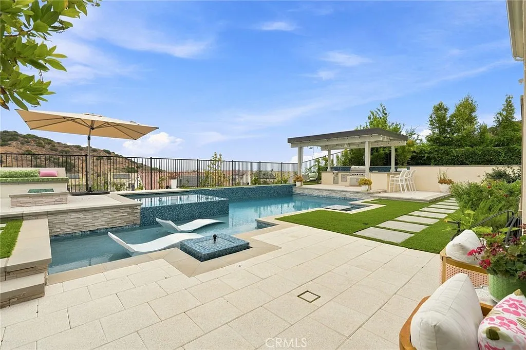 5 bed, 5.5 bath, 4560 sqft, $13,000 — Photo 2