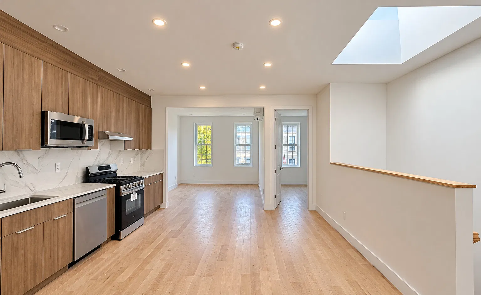 1865 De Kalb Avenue — Photo 1