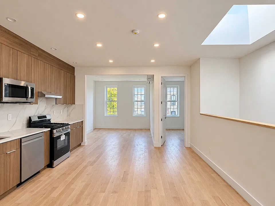 1865 De Kalb Ave #2