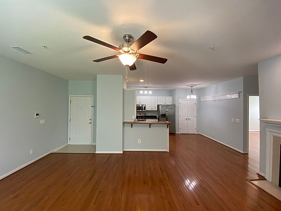 3rd image of 6981 Hanesbrook Cir APT 202