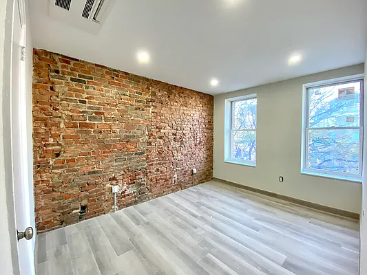 Rented by Remax Real Estate Professionals | media 77