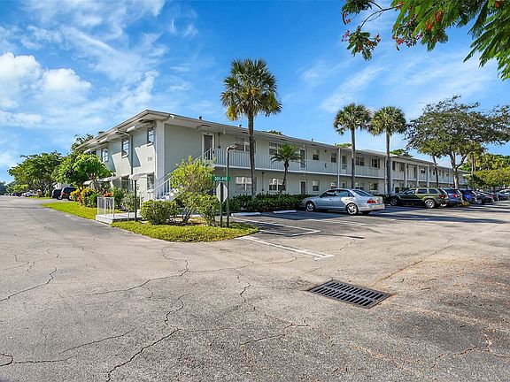 3rd image of 2340 SW 22nd Avenue #303