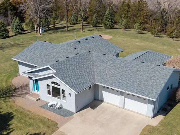 21563 220th St, Carroll, IA 51401