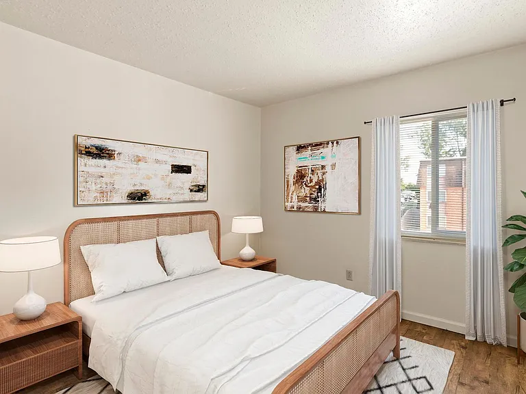 Westport Crossing Apartments — Photo 42