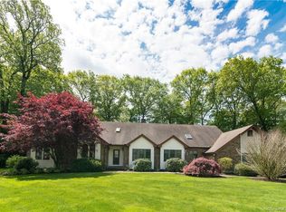 24 Woodridge Ln, New Fairfield, CT 06812