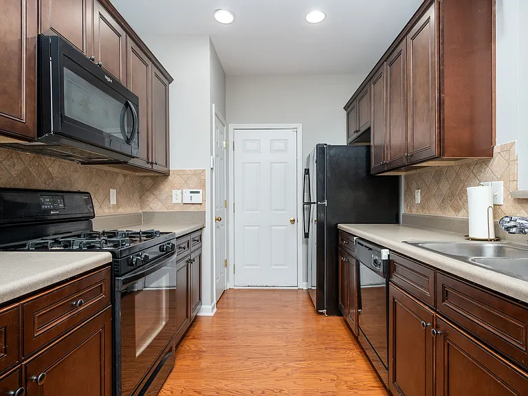 1796 N Umberland Way SE — Photo 6
