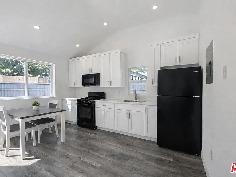 1170 S Beverwil Dr — Photo 33