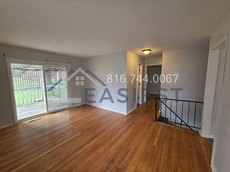 1005 NW Range St — Photo 3