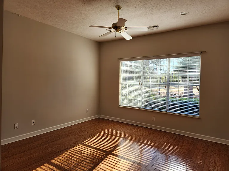 9398 Pinckney Ln — Photo 11