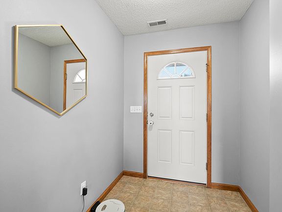 4th image of 679 Chadings Dr