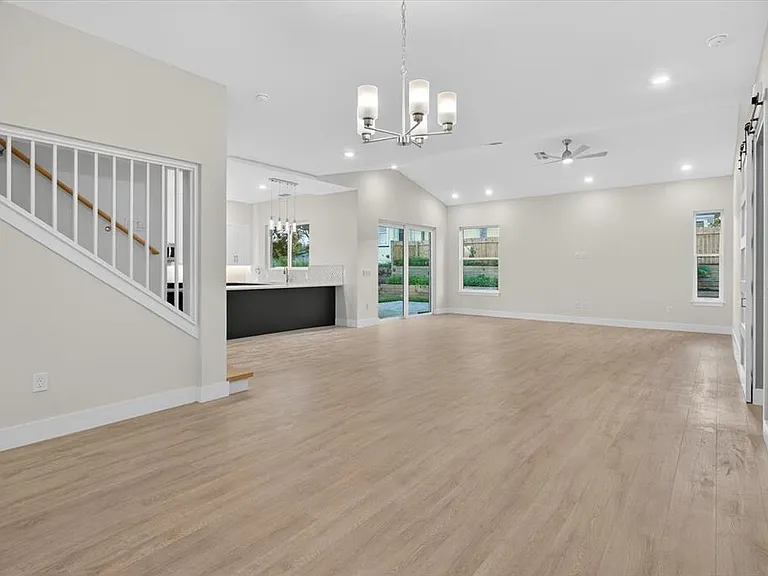 207 Athens St — Photo 14