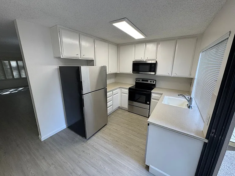 100 Hartnell Pl — Photo 7