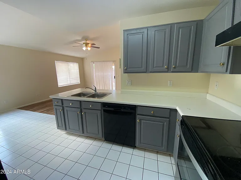 10849 W Monterosa St — Photo 9