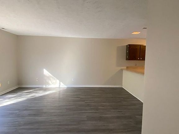 2nd image of 1412 Tangora Ln