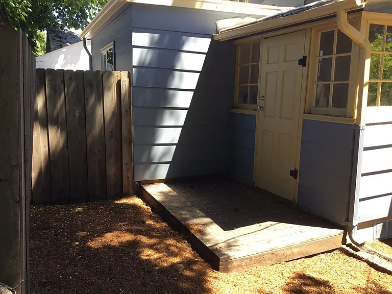 402 G St — Photo 3