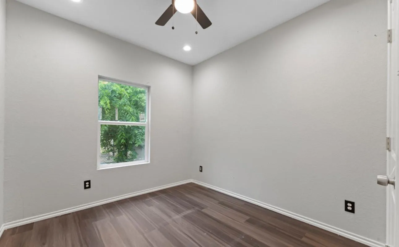 228 Monclova Aly — Photo 4