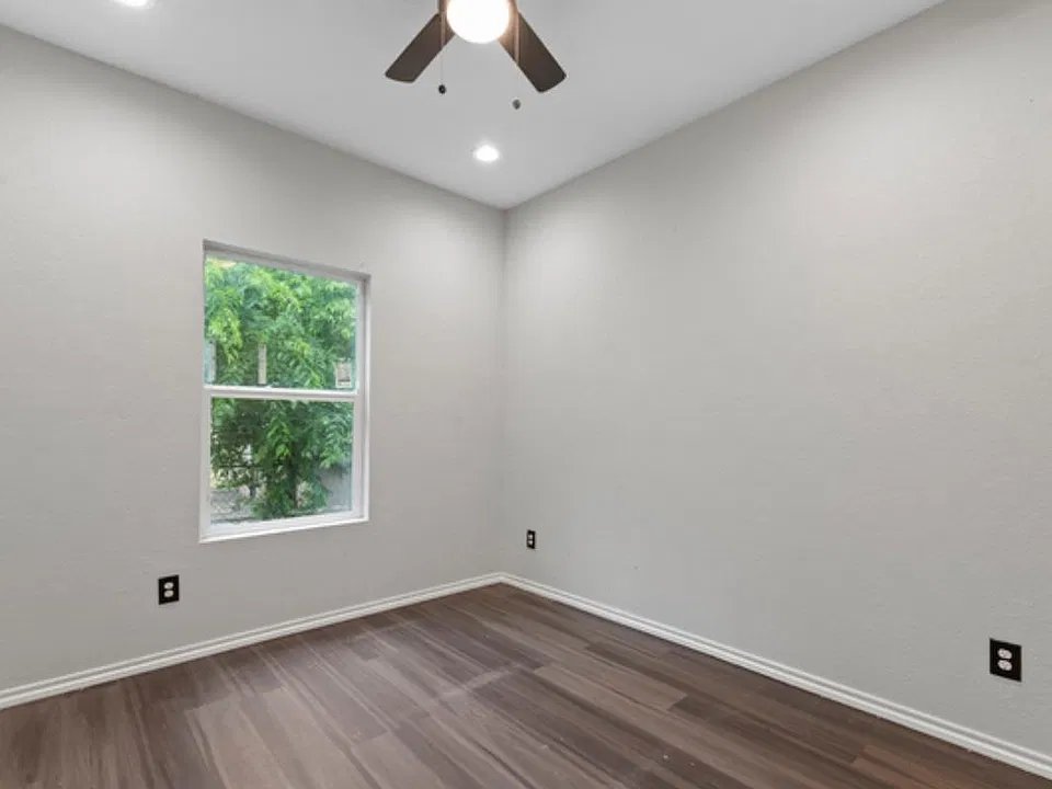 228 Monclova Aly