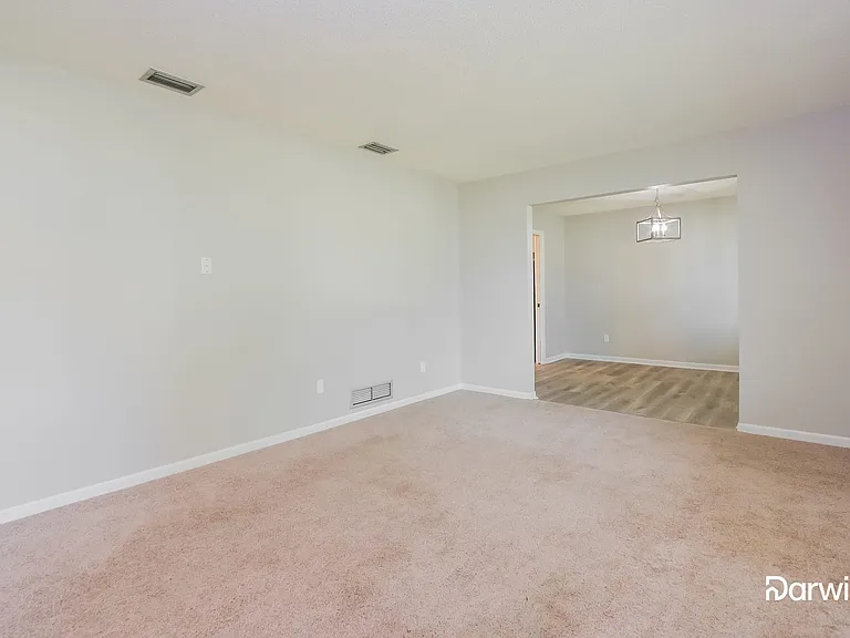 1013 Bradford Dr — Photo 6