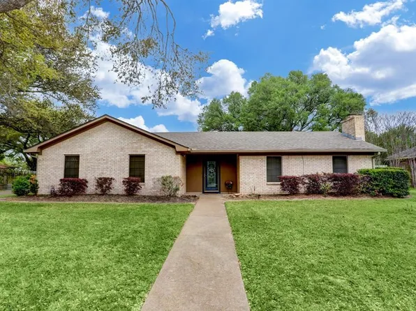 225 Willow St, Sealy, TX 77474