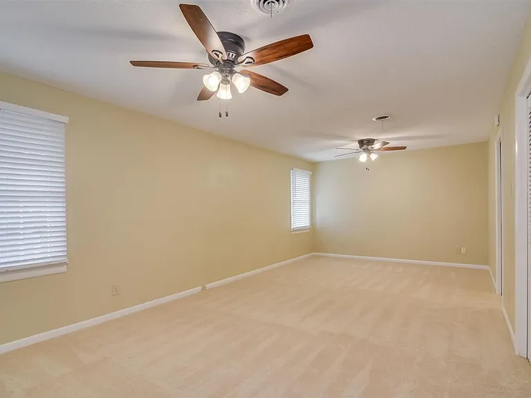 3649 Lynnwood Dr — Photo 17