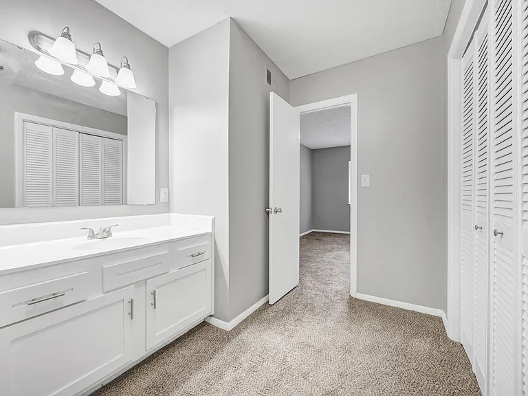Landmark Woods Apartment Homes — Photo 38