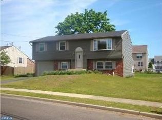 6 Evergreen Ln, Burlington, NJ 08016