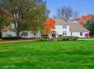 2S220 Hawthorne Ln, Wheaton, IL 60189