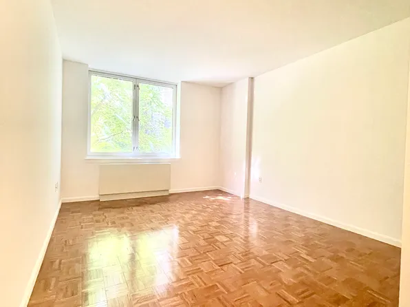 350 West 43rd Street image 5 of 17