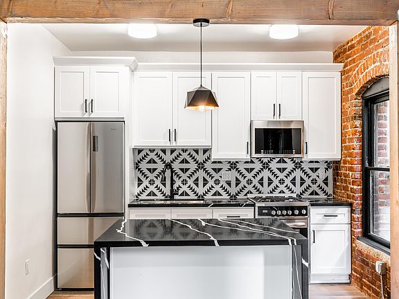 3rd image of 1354 N Harper Ave #8625y8gm9