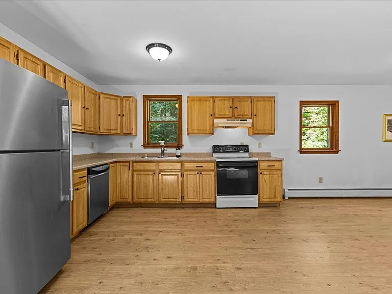 1672 Sweet Hollow Rd — Photo 14