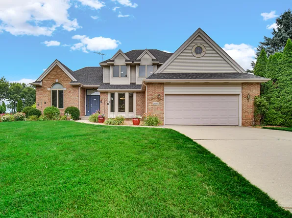 2957 Woodbine Dr, Valparaiso, IN 46383