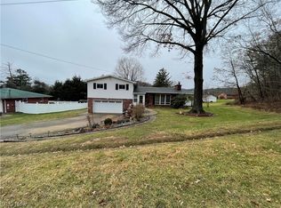 943 Pine St, Belpre, OH 45714