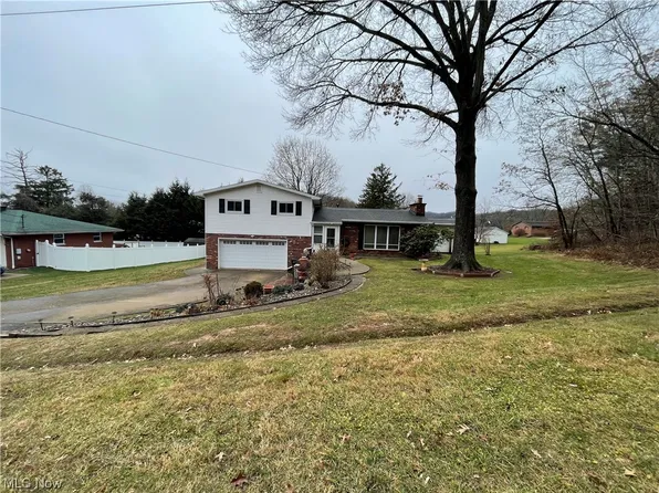 943 Pine St, Belpre, OH 45714