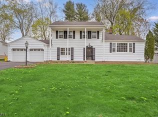 22 Farrand Dr, Parsippany, NJ 07054