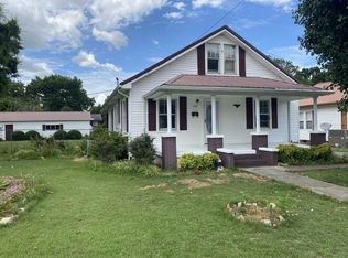 402 4th St S, Lawrenceburg, TN 38464